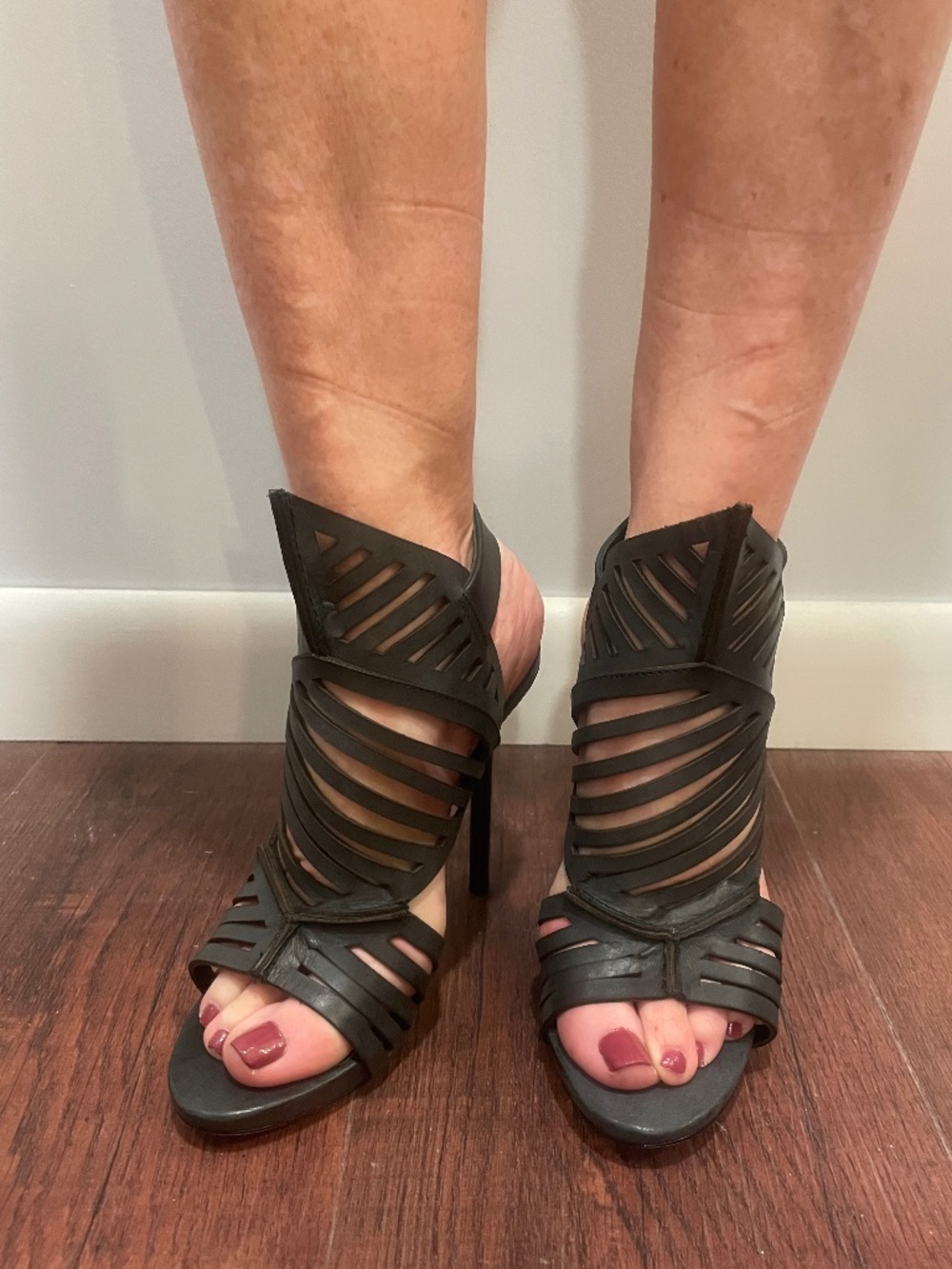 NIB LEON MAX Bksck Laser Cut High Heel Sandals